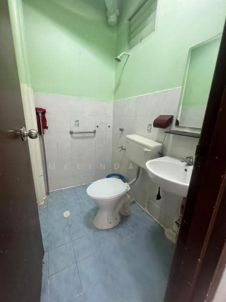 Pangsapuri untuk Dijual di Villa Krystal @ Bandar Selesa Jaya - Melinda Ee - Bathroom - PropertyGuru.com.my