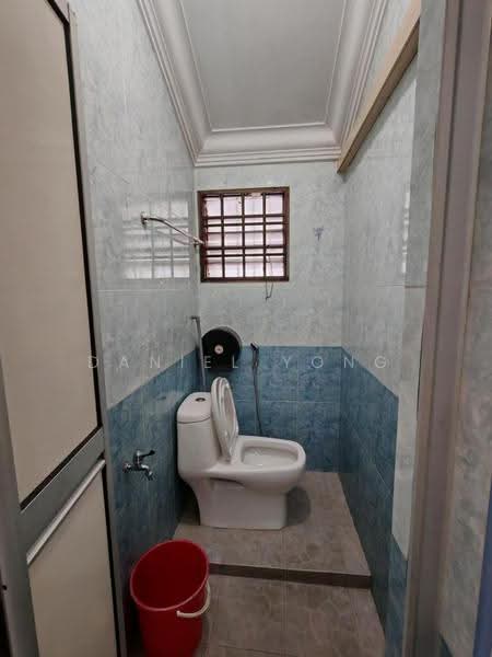 Rumah Teres 2-Tingkat untuk Dijual di Taman Johor Jaya (Johor Bahru) - Daniel Yong - Bathroom - PropertyGuru.com.my