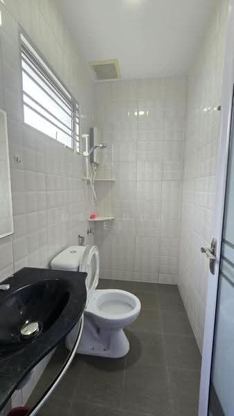 Rumah Teres 2-Tingkat untuk Dijual di Setia Tropika (Johor Bahru) - Melinda Ee - Bathroom - PropertyGuru.com.my