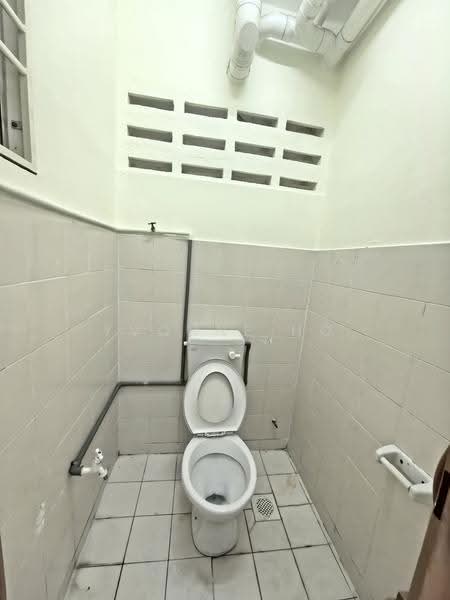 Pangsapuri untuk Disewa di Pangsapuri Angsana - Yvonne Ho - Bathroom - PropertyGuru.com.my