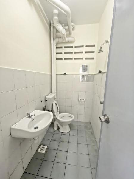 Pangsapuri untuk Disewa di Pangsapuri Angsana - Yvonne Ho - Bathroom - PropertyGuru.com.my