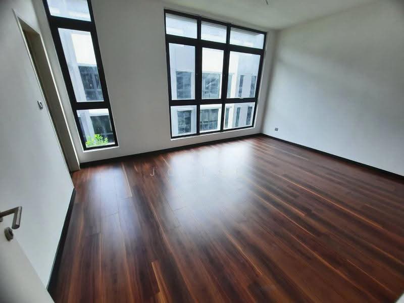 Bungalow House for Sale in Seri Kembangan (Selangor) - JC Lee - PropertyGuru.com.my