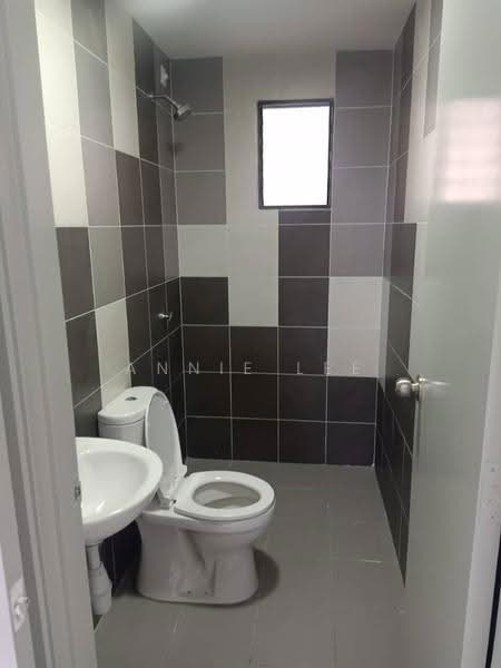 Kediaman Servis untuk Dijual di Residensi Mutiara Kajang 2 - Annie Lee - Bathroom - PropertyGuru.com.my