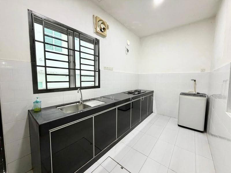 2-storey Terraced House for Sale in Nusa Sentral (Iskandar Puteri (Nusajaya)) - U Hon Kun - Kitchen - PropertyGuru.com.my