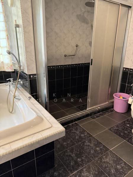 Rumah Teres 2-Tingkat untuk Dijual di Taman Bangsar (Bangsar) - K.N. Segaran - Bathroom - PropertyGuru.com.my