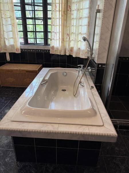 Rumah Teres 2-Tingkat untuk Dijual di Taman Bangsar (Bangsar) - K.N. Segaran - Bathroom - PropertyGuru.com.my