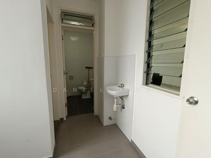 Kondominium untuk Dijual di Fairway Suites - Daniel Yong - Bathroom - PropertyGuru.com.my
