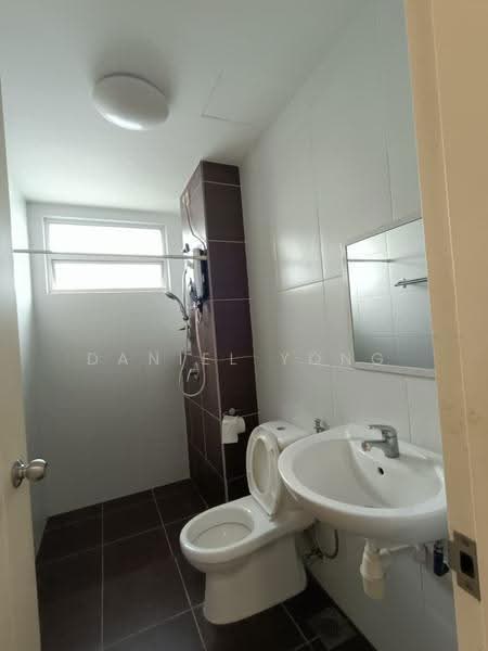Kondominium untuk Dijual di Fairway Suites - Daniel Yong - Bathroom - PropertyGuru.com.my