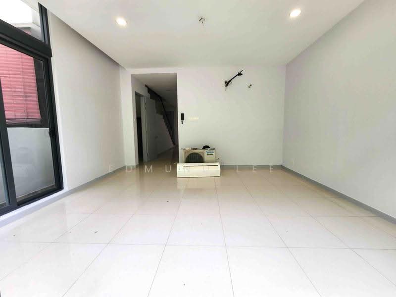 Rumah Teres untuk Dijual di Lake Fields (Sungai Besi) - Edmund Lee - Living Room - PropertyGuru.com.my
