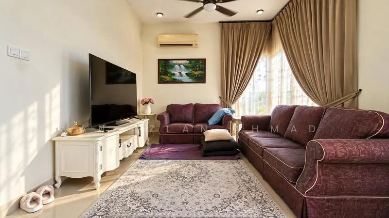 Vila Berkembar untuk Dijual di Shah Alam (Selangor) - Wan Azlan Ahmad - Living Room - PropertyGuru.com.my