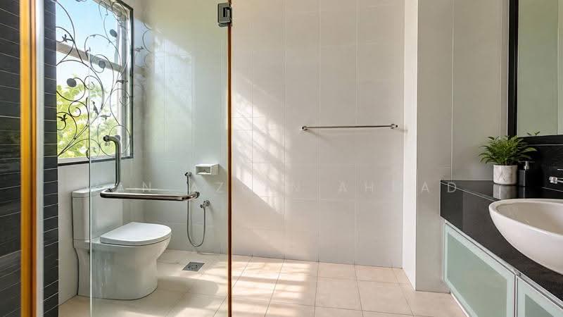 Vila Berkembar untuk Dijual di Shah Alam (Selangor) - Wan Azlan Ahmad - Bathroom - PropertyGuru.com.my