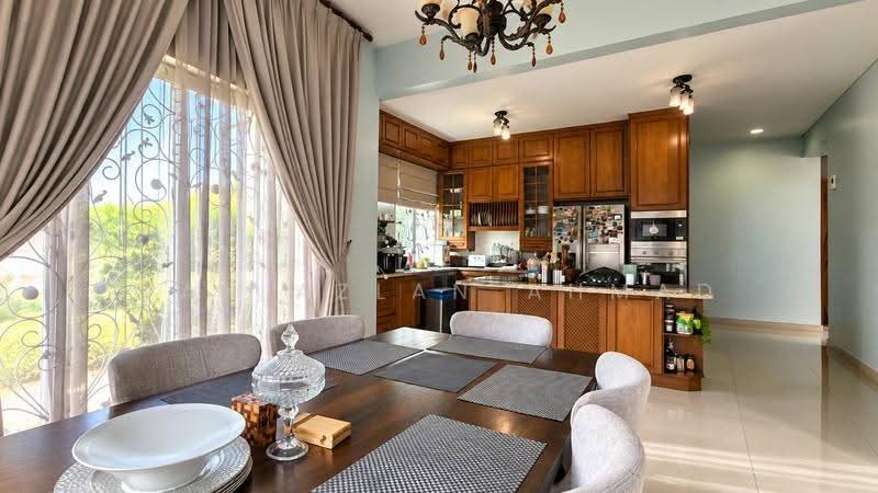 Vila Berkembar untuk Dijual di Shah Alam (Selangor) - Wan Azlan Ahmad - Dining Room - PropertyGuru.com.my