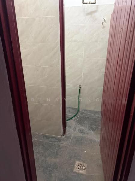 Kilang Teres untuk Disewa di Taman Industri Selesa Jaya (Balakong) - Benny Ong - Bathroom - PropertyGuru.com.my