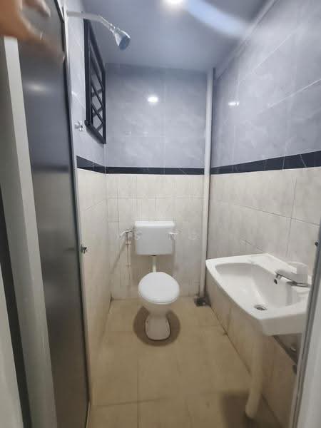 Townhouse for Sale in Rembia (Melaka) - Ys Ng - Bathroom - PropertyGuru.com.my