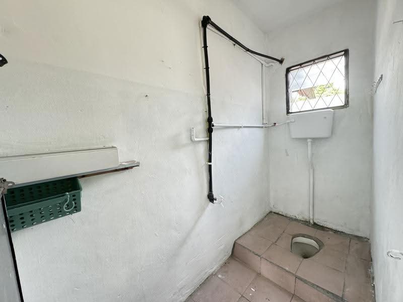 Rumah Teres 2-Tingkat untuk Disewa di Taman Damai Jaya (Skudai) - Alan Ler - Bathroom - PropertyGuru.com.my