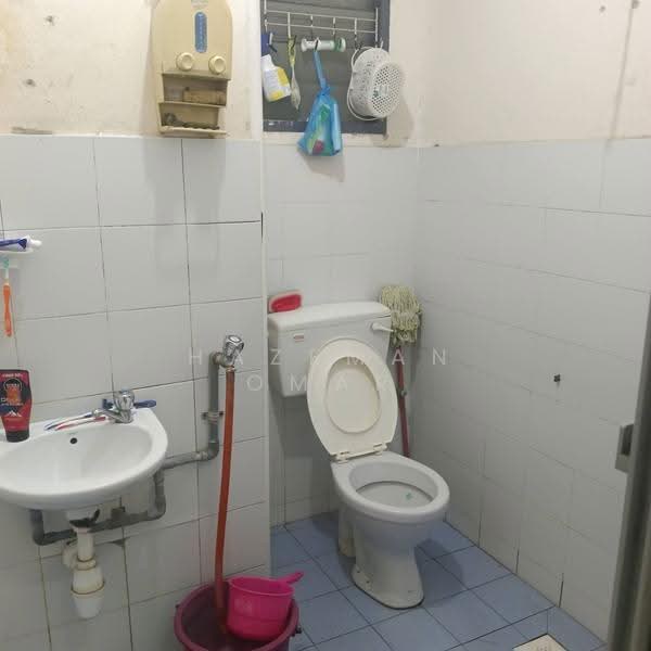 Rumah Flat untuk Dijual di Mesra Ria - Hazeman Omar - Bathroom - PropertyGuru.com.my