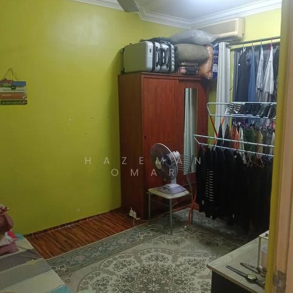 Rumah Flat untuk Dijual di Mesra Ria - Hazeman Omar - Bedroom - PropertyGuru.com.my