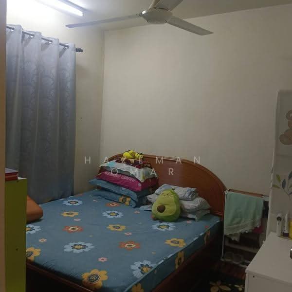 Rumah Flat untuk Dijual di Mesra Ria - Hazeman Omar - Bedroom - PropertyGuru.com.my