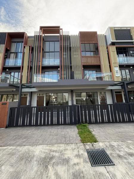 3-storey Terraced House for Sale in Taman Puchong Legenda (Puchong) - Eric Leong - Exterior - PropertyGuru.com.my