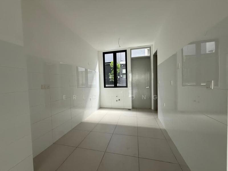 3-storey Terraced House for Sale in Taman Puchong Legenda (Puchong) - Eric Leong - Kitchen - PropertyGuru.com.my