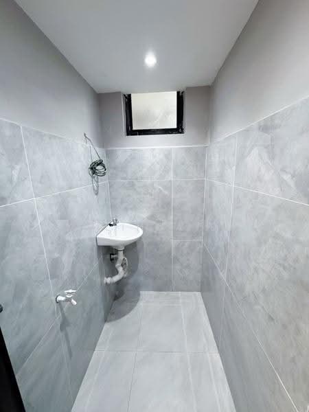 Rumah Flat untuk Dijual di Rumah Pangsa Permas Jaya - Melinda Ee - Bathroom - PropertyGuru.com.my