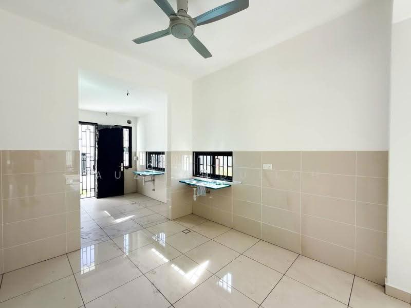 2-storey Terraced House for Sale in Elmina (Shah Alam) - Fauzi Abdullah - Kitchen - PropertyGuru.com.my