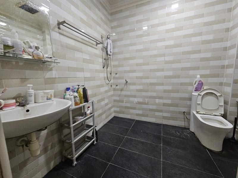 2-storey Terraced House for Sale in Taman Connaught (Cheras) - Kent Fatt - Bathroom - PropertyGuru.com.my