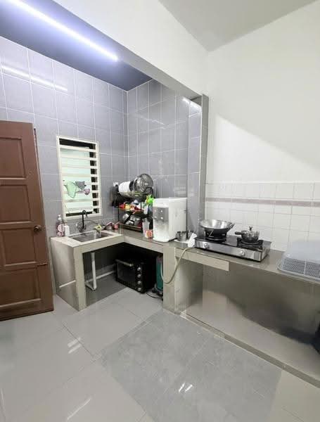 2-storey Terraced House for Sale in Bukit Beruntung (Selangor) - Zann Fauzan - Kitchen - PropertyGuru.com.my