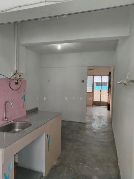 Flat for Rent at Jalan Tengah - Lei Seow - Kitchen - PropertyGuru.com.my