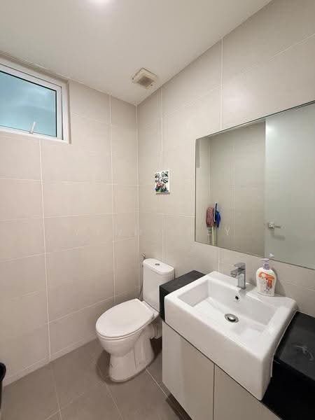 Kondominium untuk Dijual di Tropicana Bay Residences - Wendy Pey - Bathroom - PropertyGuru.com.my