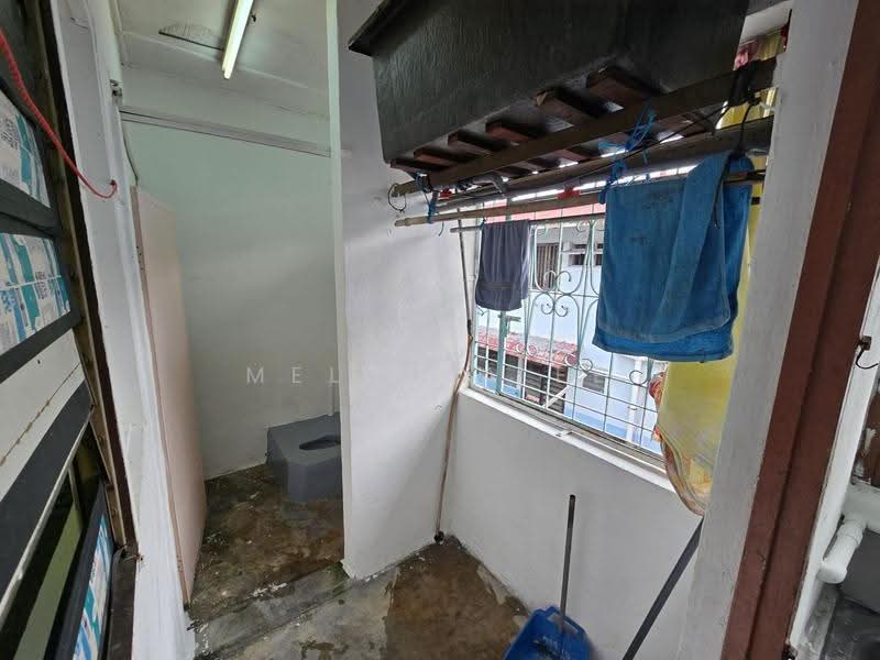 Flat for Rent at Flat Taman Ungku Tun Aminah - Melinda Ee - Bathroom - PropertyGuru.com.my