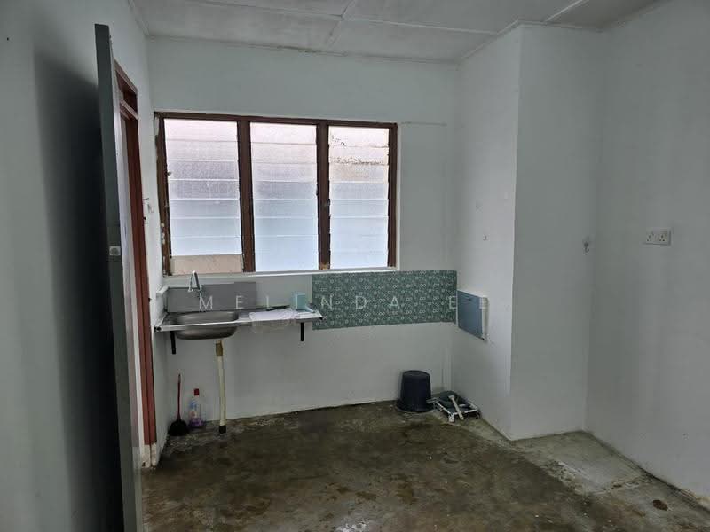 Flat for Rent at Flat Taman Ungku Tun Aminah - Melinda Ee - Kitchen - PropertyGuru.com.my