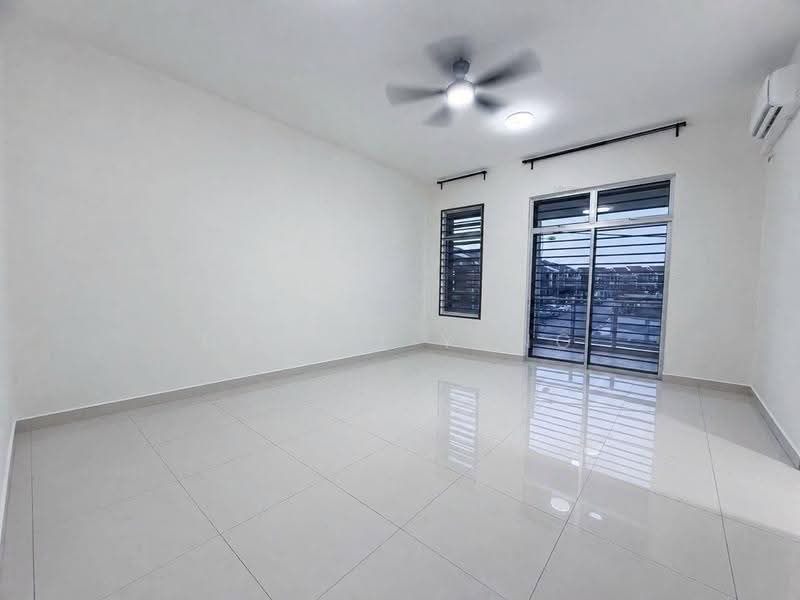 2-storey Terraced House for Sale in Bandar Putra Kulai (Kulai) - Daniel Yong - Living Room - PropertyGuru.com.my