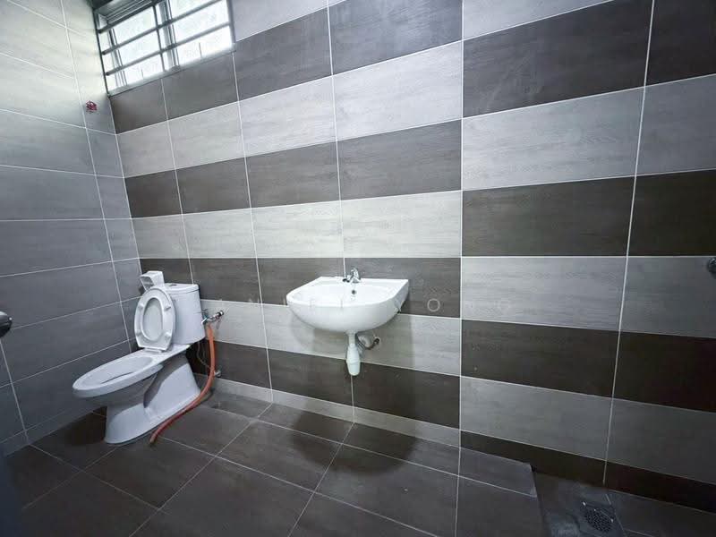 2-storey Terraced House for Sale in Bandar Putra Kulai (Kulai) - Daniel Yong - Bathroom - PropertyGuru.com.my