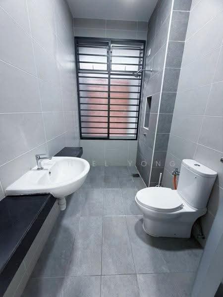 2-storey Terraced House for Sale in Bandar Putra Kulai (Kulai) - Daniel Yong - Bathroom - PropertyGuru.com.my