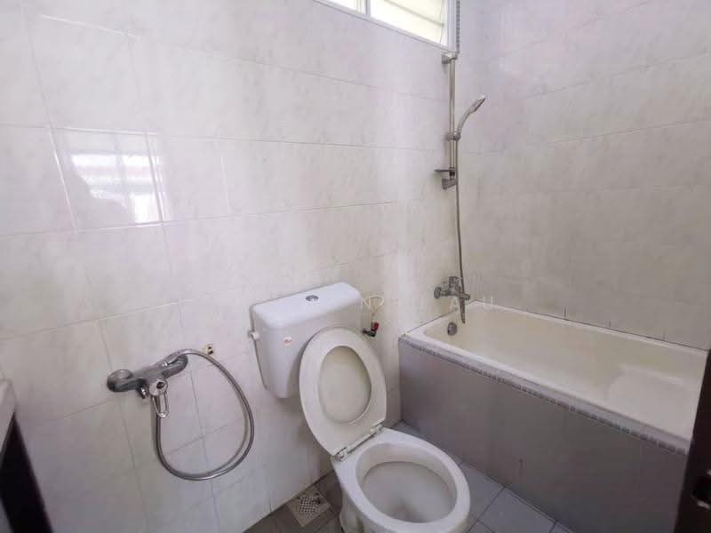 Rumah Teres 1-Tingkat untuk Disewa di Taman Pelangi (Johor Bahru) - Sharon Lau - Bathroom - PropertyGuru.com.my