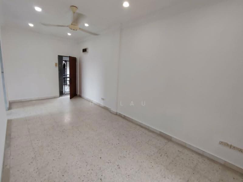 Pangsapuri untuk Dijual di Pangsapuri Sri Mayang - HL Lau - Living Room - PropertyGuru.com.my