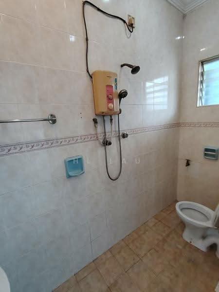 Pangsapuri untuk Dijual di Pangsapuri Sri Mayang - HL Lau - Bathroom - PropertyGuru.com.my