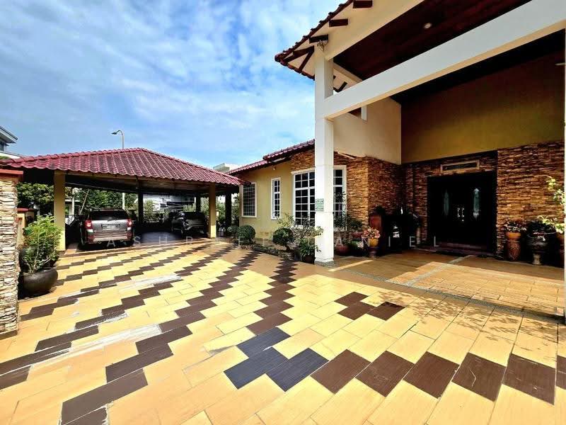Bungalow House for Sale in Seksyen 8 (Kota Damansara) - Ashraff Daniel - Exterior - PropertyGuru.com.my