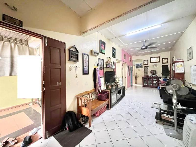 1-storey Terraced House for Sale in Bandar Rinching Seksyen 5 (Semenyih) - Maya Myra - Living Room - PropertyGuru.com.my