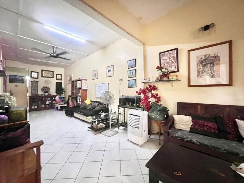 1-storey Terraced House for Sale in Bandar Rinching Seksyen 5 (Semenyih) - Maya Myra - Living Room - PropertyGuru.com.my