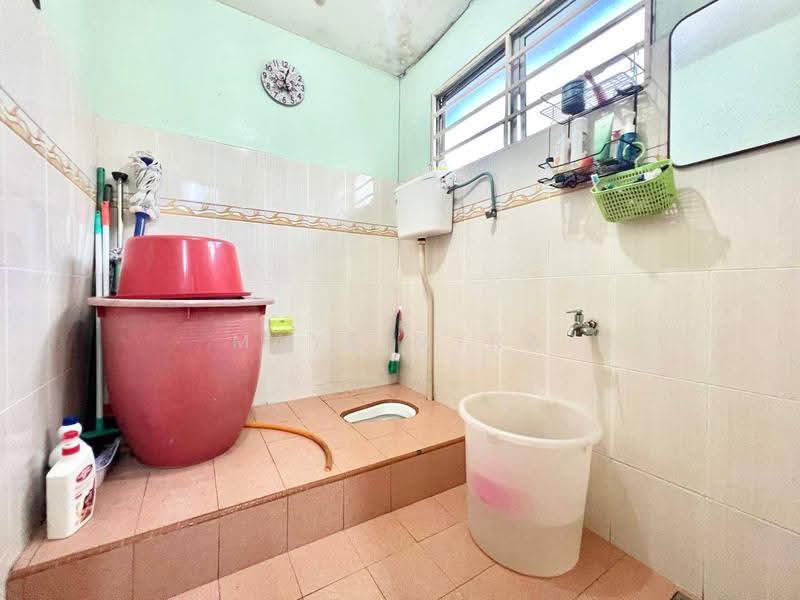 1-storey Terraced House for Sale in Bandar Rinching Seksyen 5 (Semenyih) - Maya Myra - Bathroom - PropertyGuru.com.my
