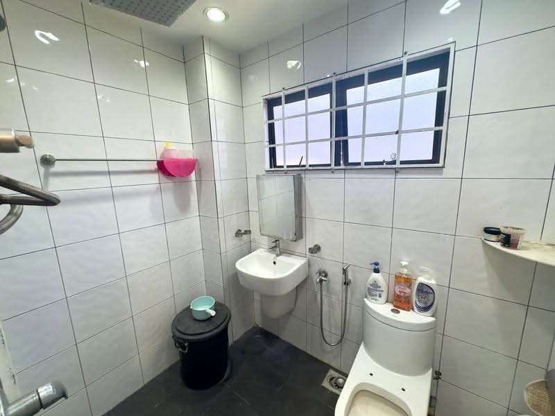 Rumah Teres 2-Tingkat untuk Dijual di Serdang Raya (Seri Kembangan) - Thoriq Suparman - Bathroom - PropertyGuru.com.my