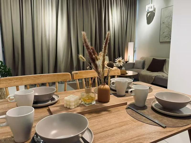 Kediaman Servis untuk Dijual di Majestic Residence - Lesli Yim - Dining Room - PropertyGuru.com.my