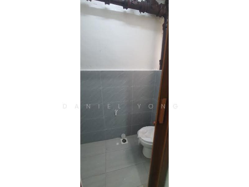 Rumah Flat untuk Dijual di Taman Cendana - Daniel Yong - Bathroom - PropertyGuru.com.my