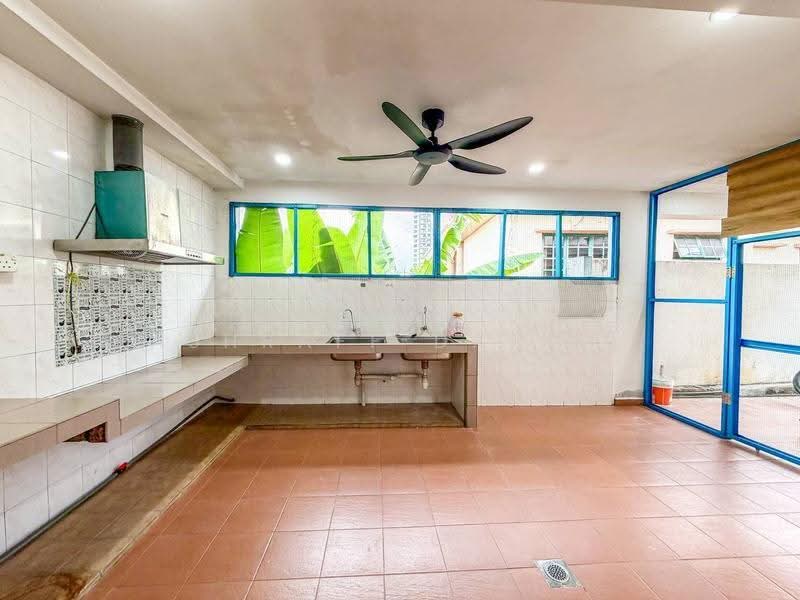 Semi-Detached House for Sale in Bukit Rahman Putra (Sungai Buloh) - Ashraff Daniel - Kitchen - PropertyGuru.com.my