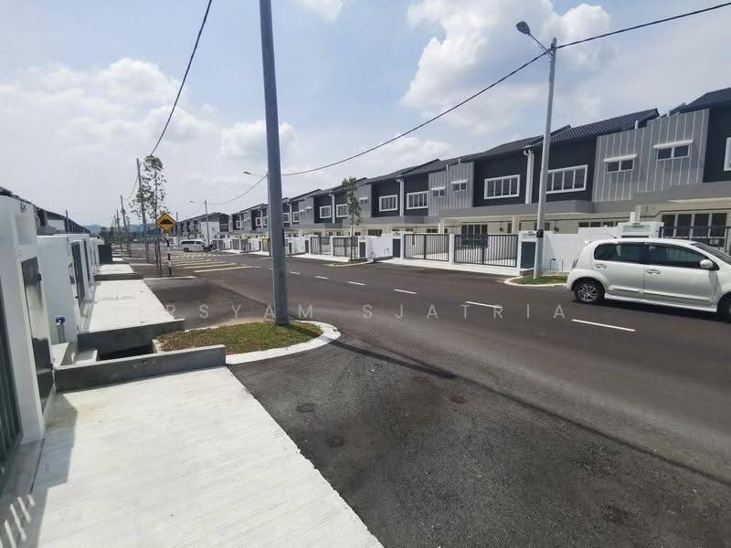Rumah Teres 2-Tingkat untuk Dijual di Kuala Selangor (Selangor) - Irsyam Sjatria - Exterior - PropertyGuru.com.my