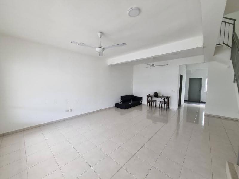 Rumah Teres 2-Tingkat untuk Dijual di Kuala Selangor (Selangor) - Irsyam Sjatria - Living Room - PropertyGuru.com.my