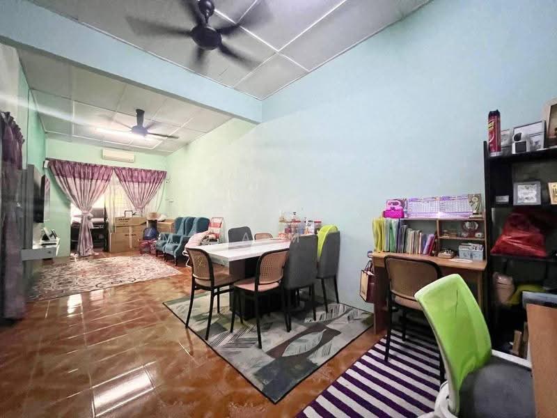 Terraced House for Sale in Bandar Mahkota Banting (Tanjong Duabelas) - Maya Myra - Living Room - PropertyGuru.com.my