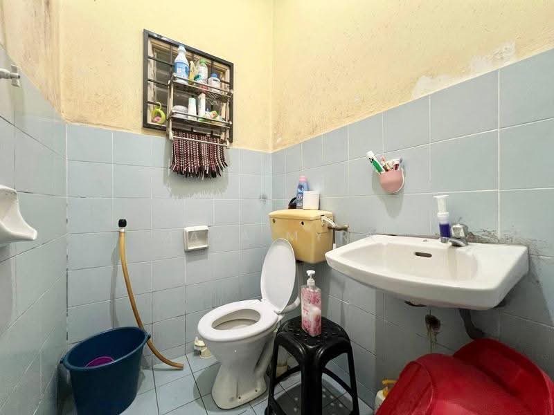 Terraced House for Sale in Bandar Mahkota Banting (Tanjong Duabelas) - Maya Myra - Bathroom - PropertyGuru.com.my